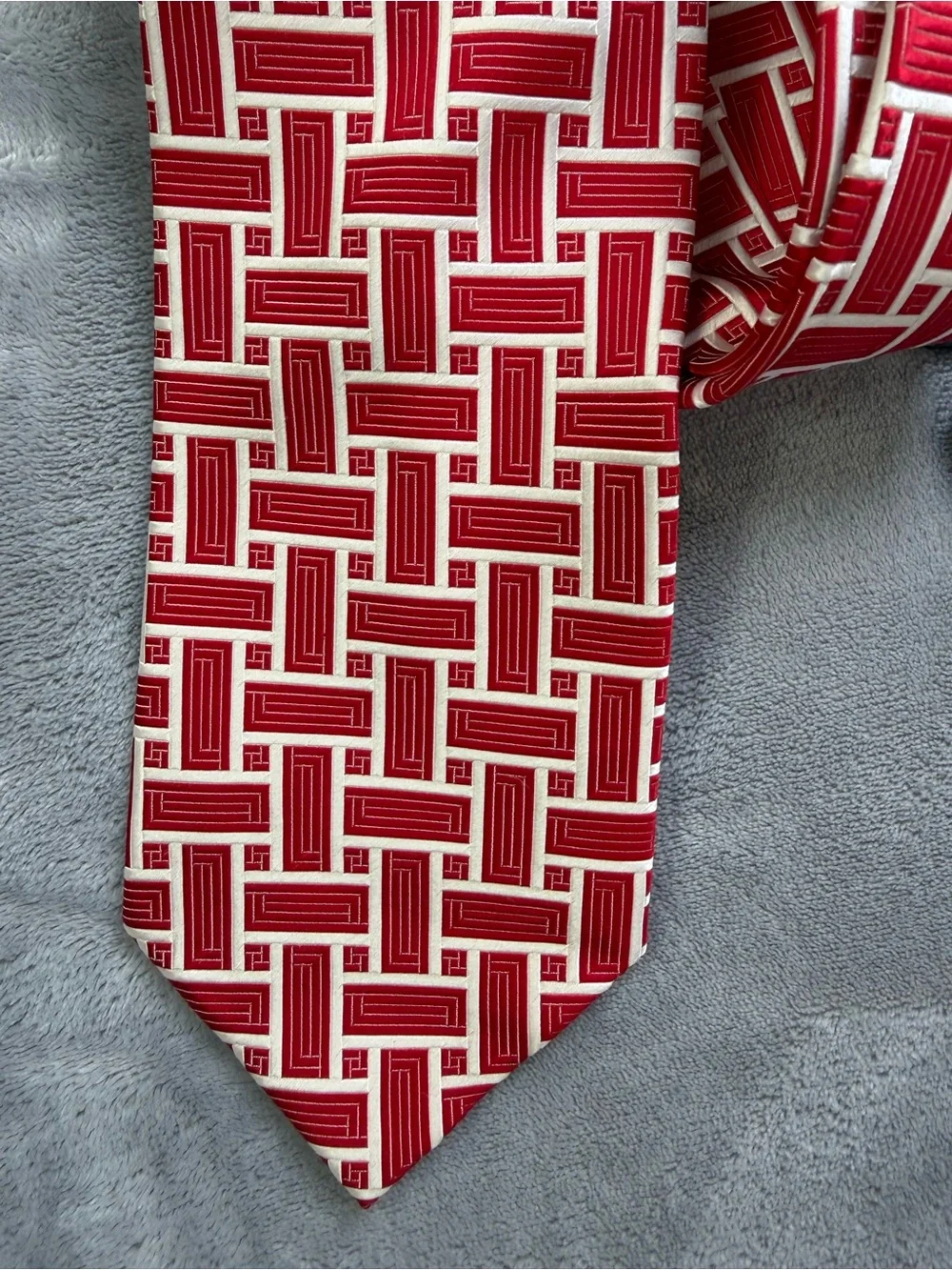 Men's Red Geometric Woven Tie - Classic Pattern